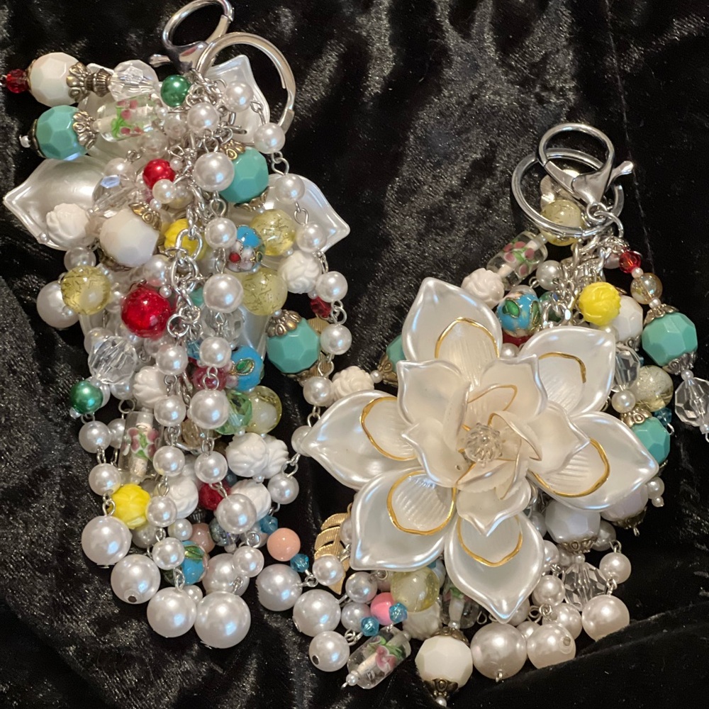 Elegant Floral Pearl Key Holder